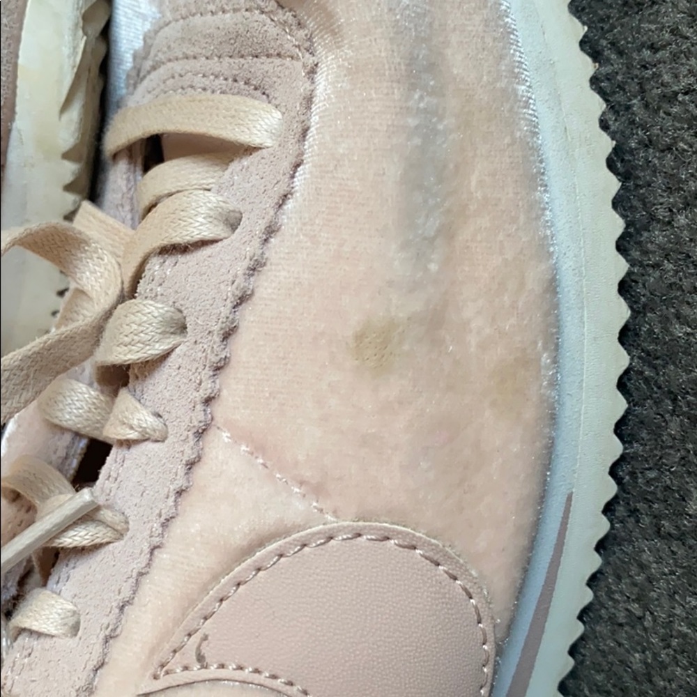 Nike Sneakers - Picture 4 of 16